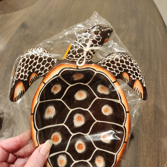 NIP Island Treasures wooden hand painted turtle bowl. - Picture 2 of 4